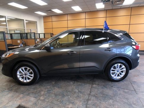 Certified 2020 Ford Escape SE image 4