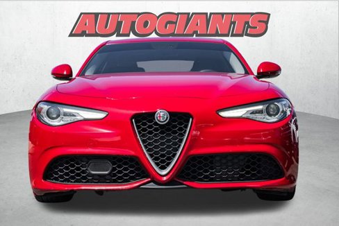 Used 2018 Alfa Romeo Giulia image 4