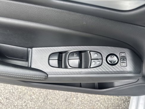 Used 2024 Nissan Altima 2.5 SV image 25