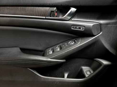 Certified 2018 Honda Accord Touring image 19