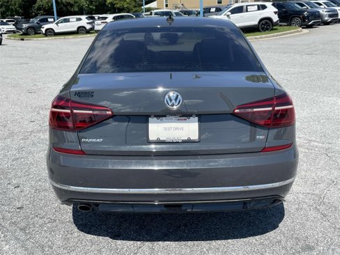 Used 2018 Volkswagen Passat 2.0T R-Line image 4
