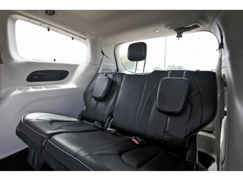 Used 2017 Chrysler Pacifica Limited image 7