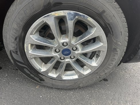 Used 2020 Ford Escape SE image 3