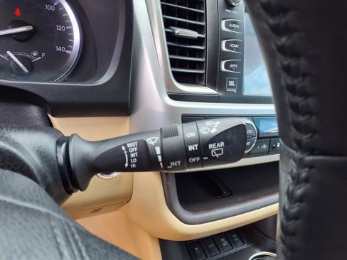 Used 2015 Toyota Highlander Limited image 25