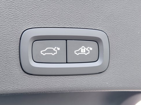 New 2025 Volvo XC40 B5 Core w/ Climate Package image 13