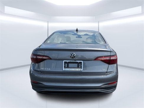 Used 2024 Volkswagen Jetta SE image 4