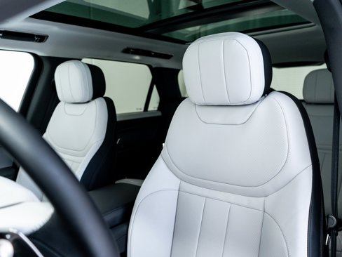 Used 2025 Land Rover Range Rover Sport Dynamic SE image 16