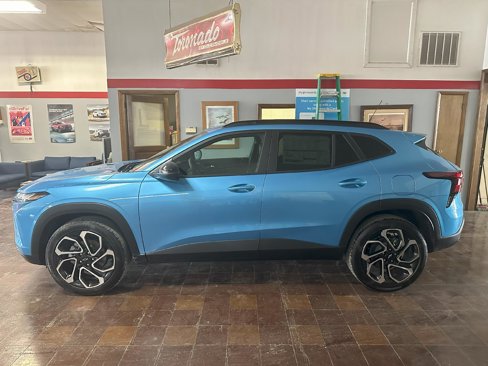 New 2025 Chevrolet Trax RS w/ Sunroof Package image 2