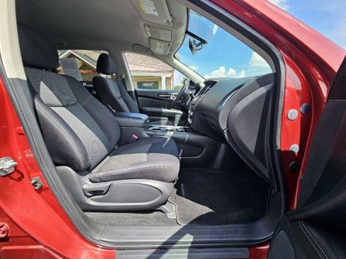 Used 2019 Nissan Pathfinder SV image 12