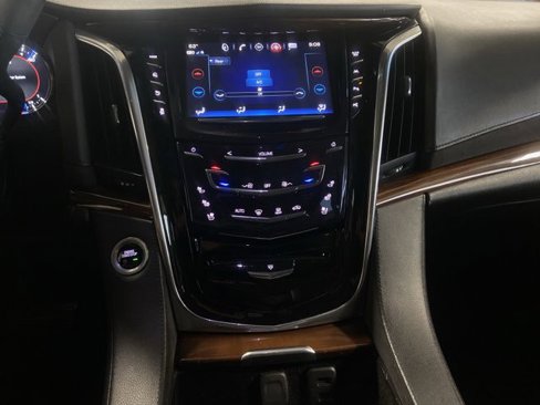 Used 2018 Cadillac Escalade ESV Premium Luxury image 9