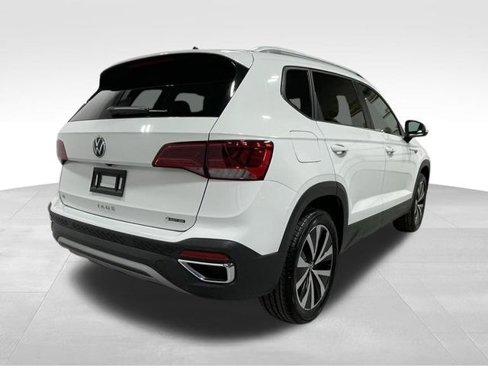 Certified 2022 Volkswagen Taos SE image 9