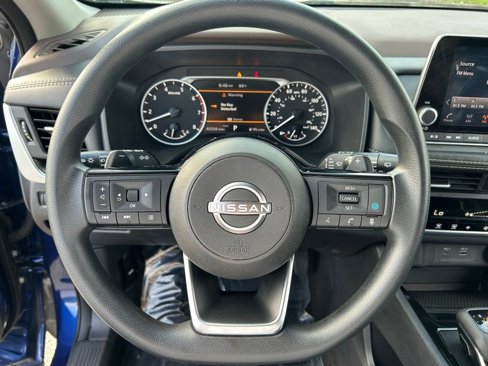Used 2023 Nissan Rogue SV image 11