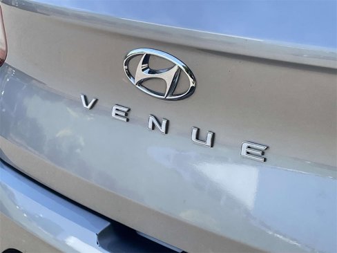 Certified 2023 Hyundai Venue SEL image 7