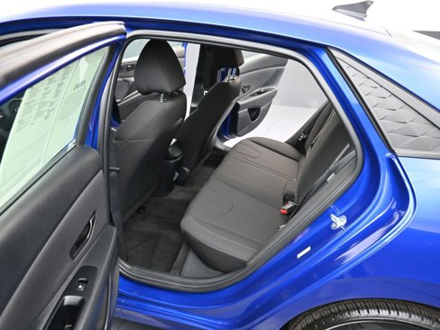 Certified 2025 Hyundai Elantra Sport image 11