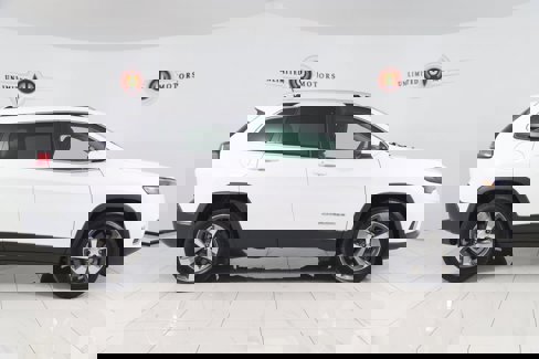 Used 2019 Jeep Cherokee Limited image 2