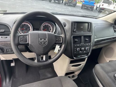 Used 2020 Dodge Grand Caravan SE w/ UConnect Hands-Free Group image 13