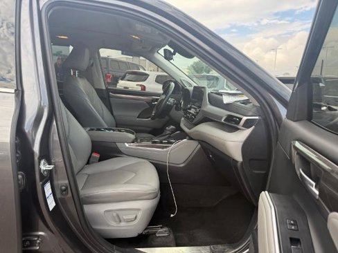 Used 2021 Toyota Highlander Platinum image 29