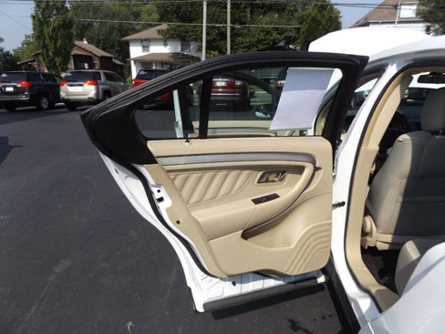 Used 2013 Ford Taurus SE image 18