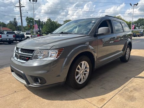 Used 2019 Dodge Journey SE image 3