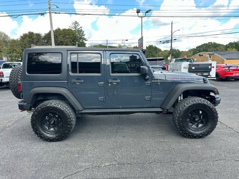 Used 2017 Jeep Wrangler Unlimited Rubicon image 2
