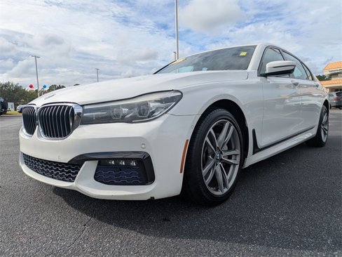 Used 2017 BMW 740i image 7