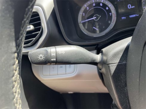 Used 2021 Hyundai Venue SEL image 27
