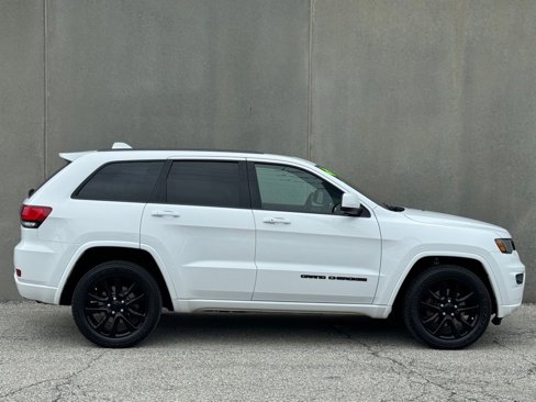 Used 2018 Jeep Grand Cherokee Altitude image 2