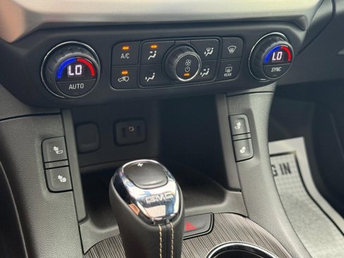 Used 2017 GMC Acadia SLT image 19