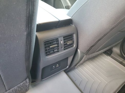 Used 2023 Nissan Rogue SV image 11