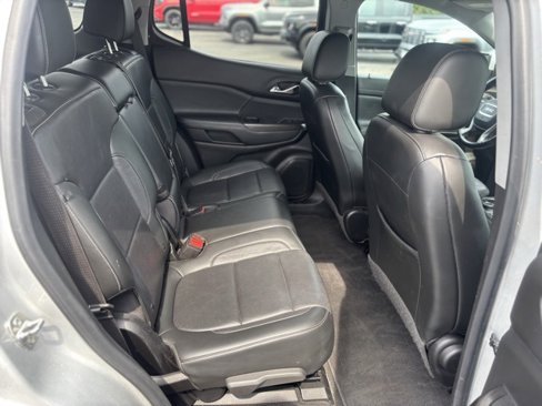 Used 2020 GMC Acadia SLT image 17