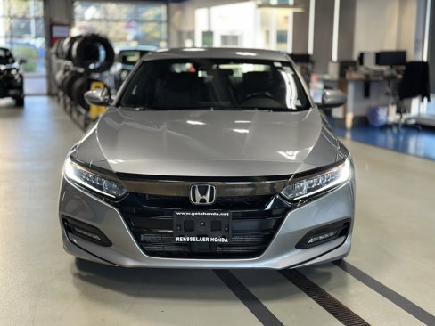 Used 2018 Honda Accord Sport image 2