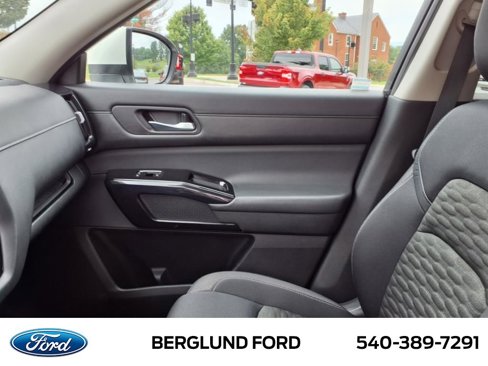 Used 2022 Nissan Pathfinder SV image 29
