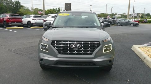 Certified 2022 Hyundai Venue Limited w/ Cargo Package image 18