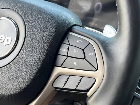Used 2017 Jeep Grand Cherokee Limited image 26
