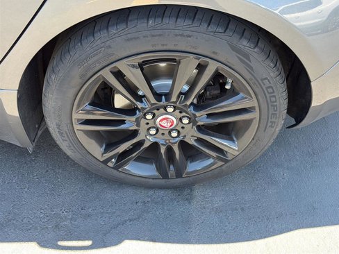 Used 2017 Jaguar XE Prestige image 13