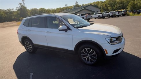 Used 2018 Volkswagen Tiguan SE w/ Panoramic Sunroof Package image 2