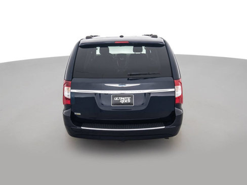 Used 2016 Chrysler Town & Country Touring image 6