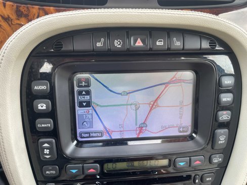 Used 2006 Jaguar XJ8 L image 24