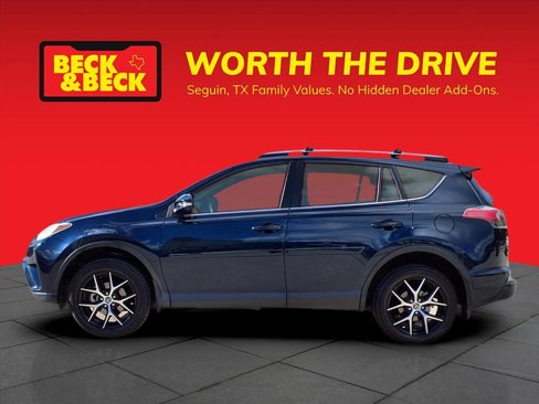 Used 2018 Toyota RAV4 SE image 4