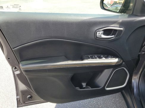Used 2017 Jeep Compass Latitude w/ Popular Equipment Group image 14