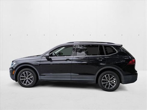Used 2019 Volkswagen Tiguan SE w/ Panoramic Sunroof Package image 3