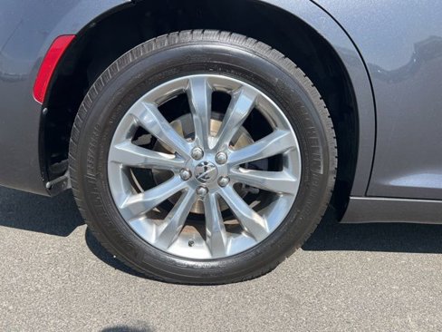 Used 2019 Chrysler 300 Limited image 21