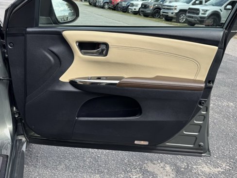 Used 2013 Toyota Avalon Limited image 10