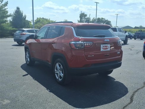 Used 2024 Jeep Compass Latitude image 2