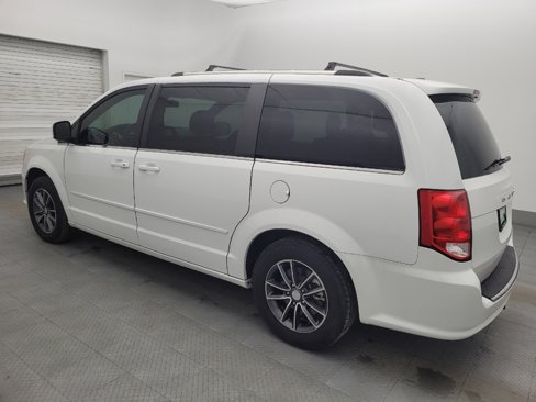 Used 2017 Dodge Grand Caravan SXT image 3