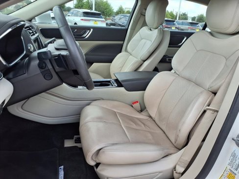 Used 2017 Lincoln Continental Select image 19
