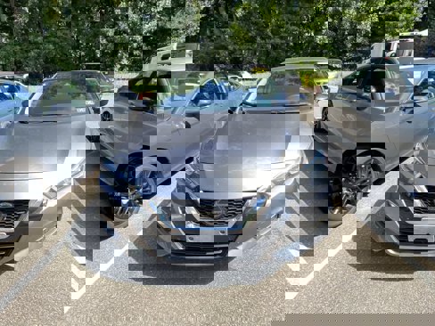 Used 2020 Nissan Versa S image 2