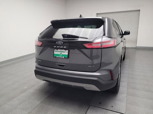 Used 2024 Ford Edge SEL image 7