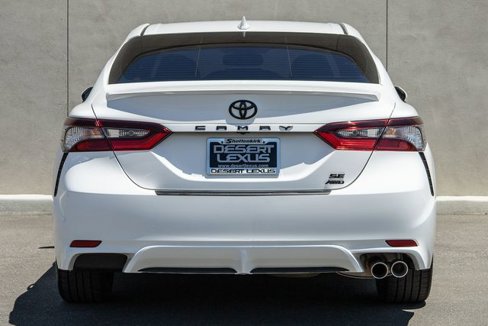 Used 2023 Toyota Camry SE image 4