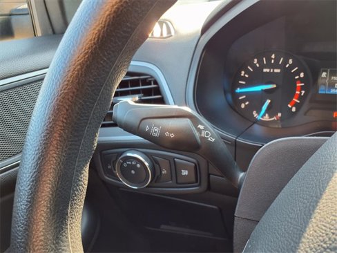 Used 2020 Ford Edge SE image 12
